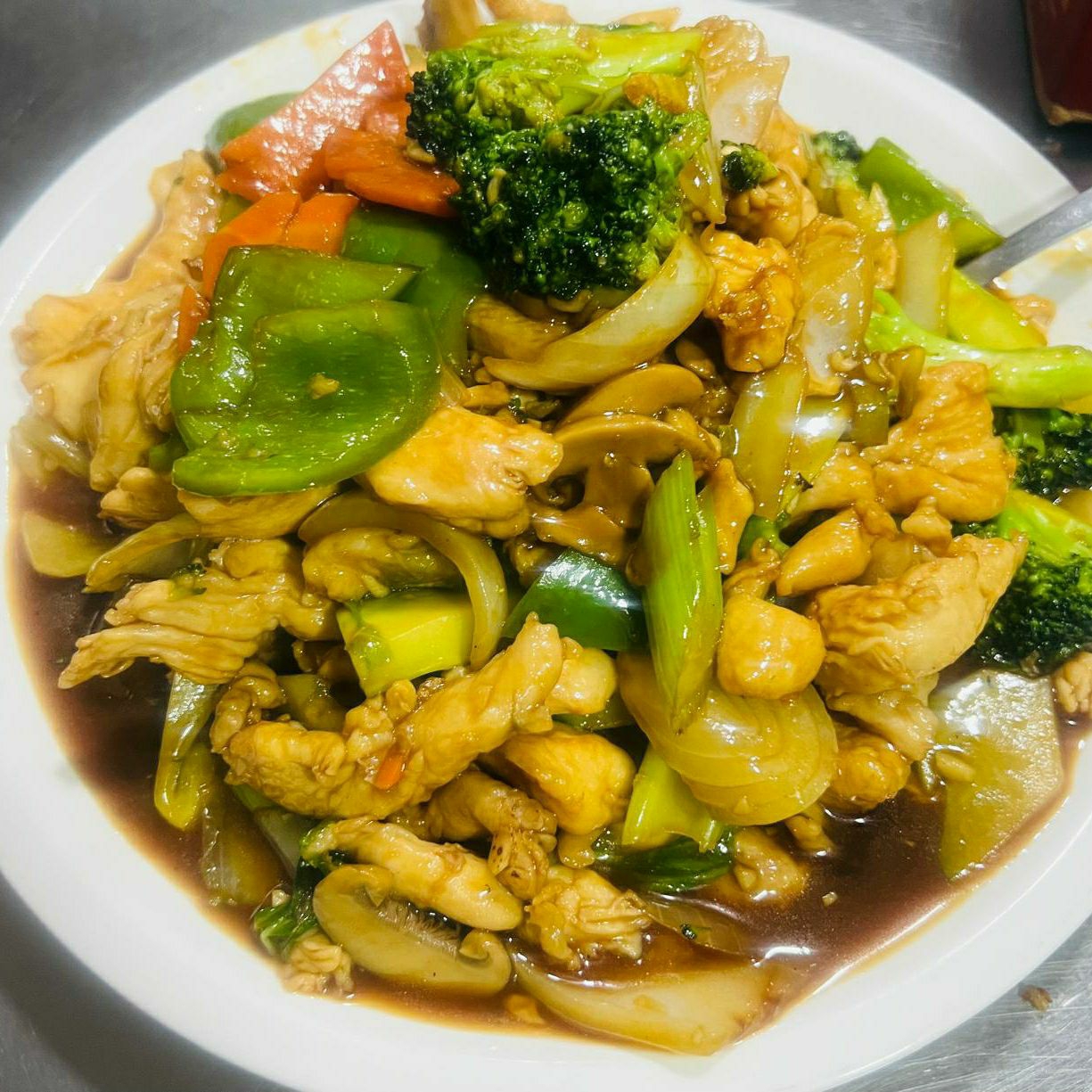 Tasajo de Pollo con Champiñones y Verduras en Sals