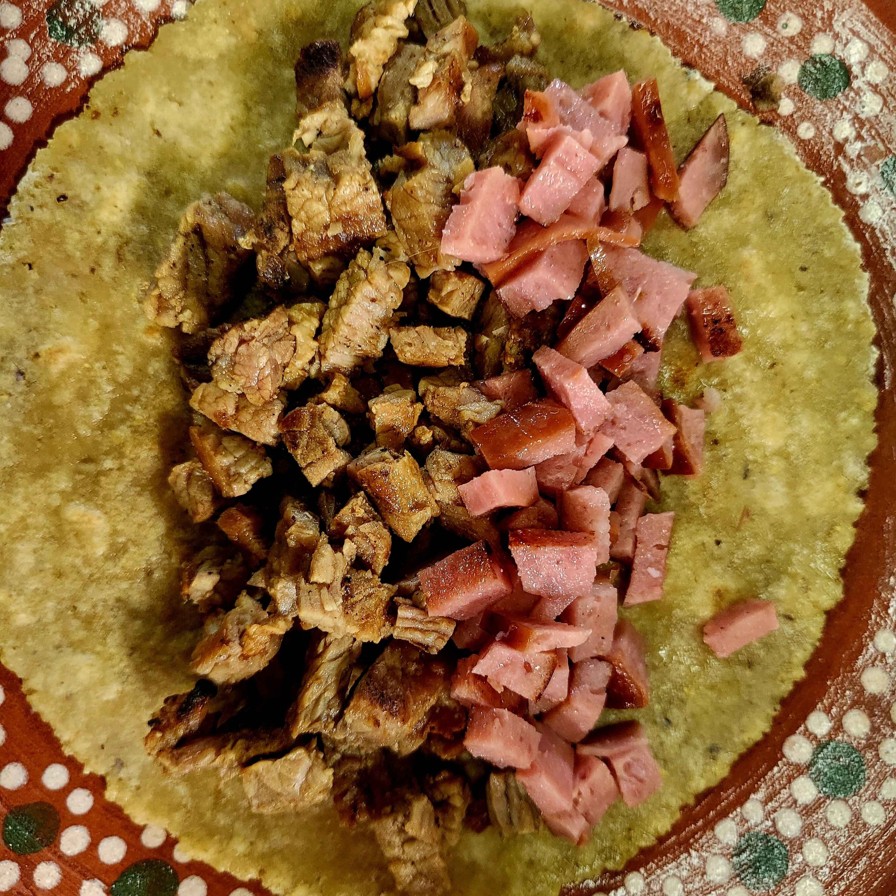 TACOS DE MAIZ (CARNE Y POLONÉS)