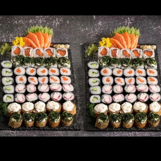 Total 100 Peças Sendo: 10 sashimi de salmão 20 hossomaki 10 Uramaki de salmão 20 kanimaki 10 kappamaki 10 skin batata cryspe 10 hot cream cheese 10 hot couve cryspe
