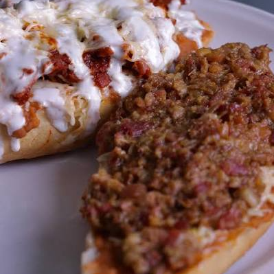 Molletes con Guiso