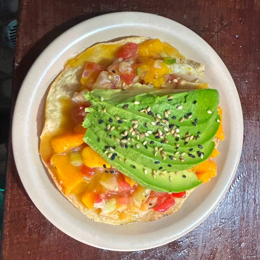 Tostada de tiritas de pescado