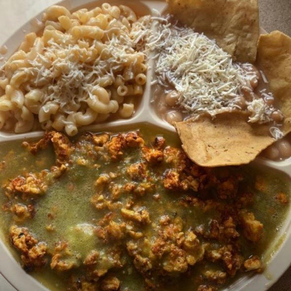 HUEVOS CON LONGANIZA EN SALSA O SIN SALSA