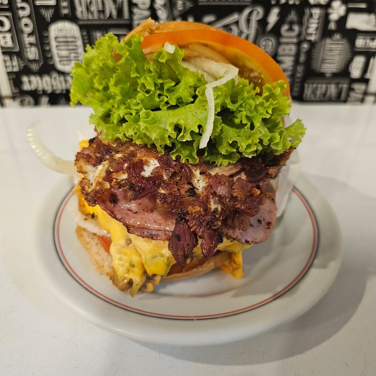 Pão Bola, Carne, Ovo, Queijo, Presunto, Frango, Calabresa, Bacon, Salada, Batata Palha