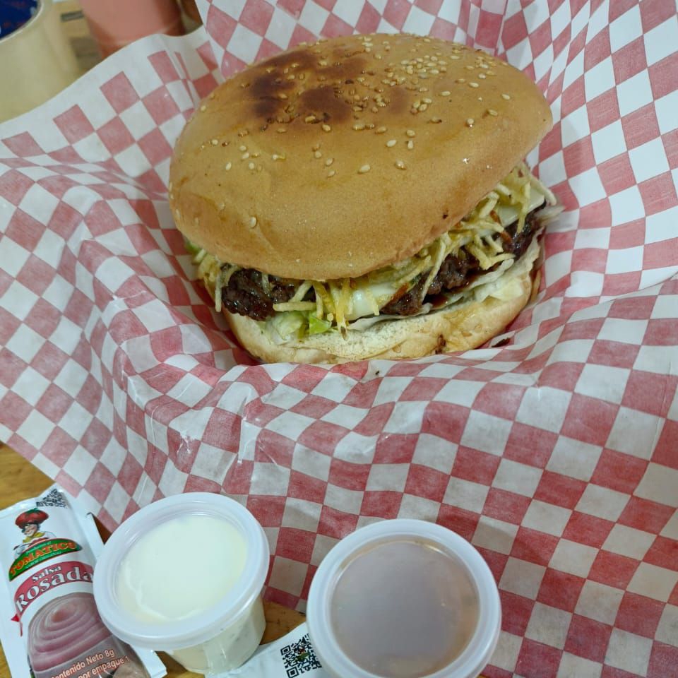 Para 1persona Hamburguesa Artesanal + Huevo Frito
