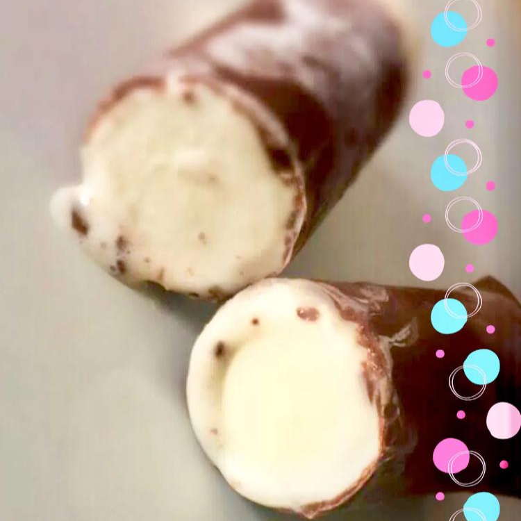 Creme de Ninho com casquinha crocante de chocolate ao leite da Nestlé.