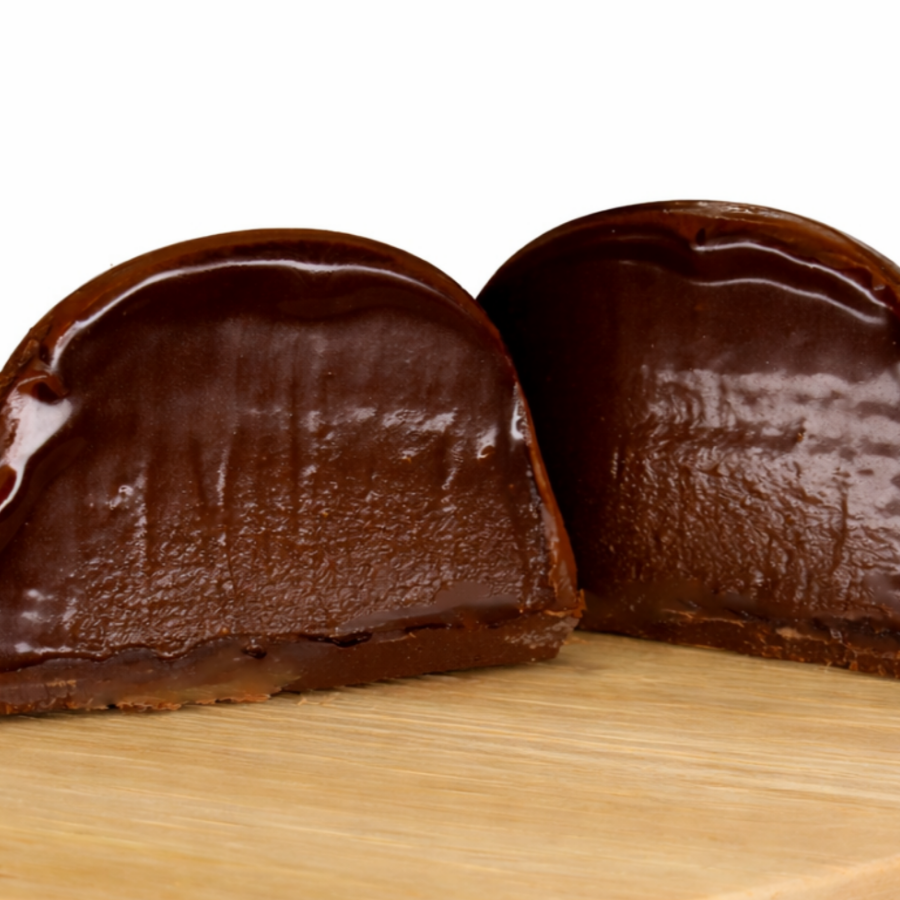 Experimente nossa trufa de cappuccino, que traz uma deliciosa combinação de café e mel. Cada mordida revela a cremosidade do cappuccino e o sabor intenso do café, finalizados com a suavidade do mel. Uma experiência que certamente vai conquistar os amantes de café. Aproveite essa delícia!