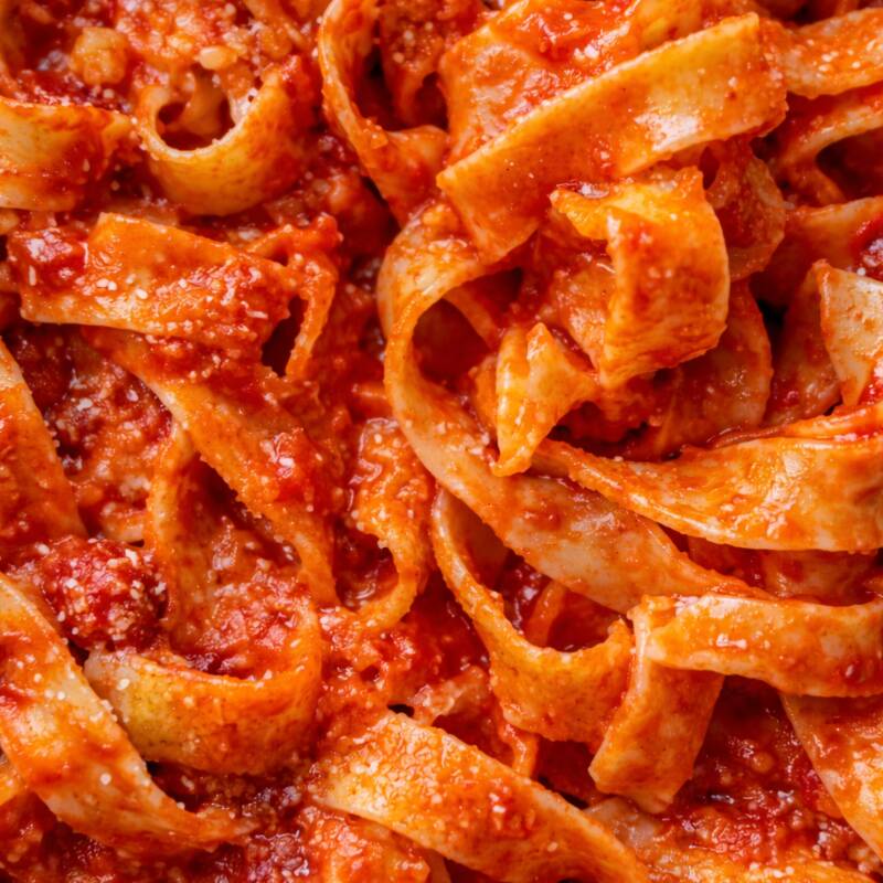 Macarrão talharim artesanal com molho pomodoro (molho a base de tomate pelado, manjericão e mussarela de buffala) Aprox. 400g + coca-cola 200ml