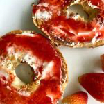 STRAWBERRIE BAGEL