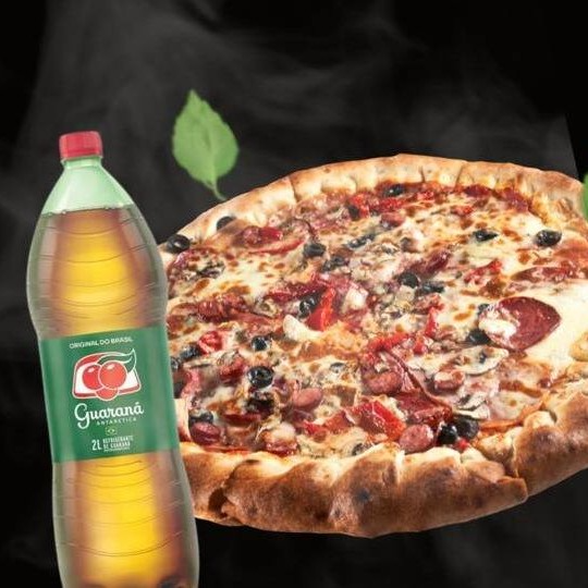 Massa maturada, molho especial, muçarela, frango com Catupiry, calabresa, moda e marguerita finalizada com orégano.