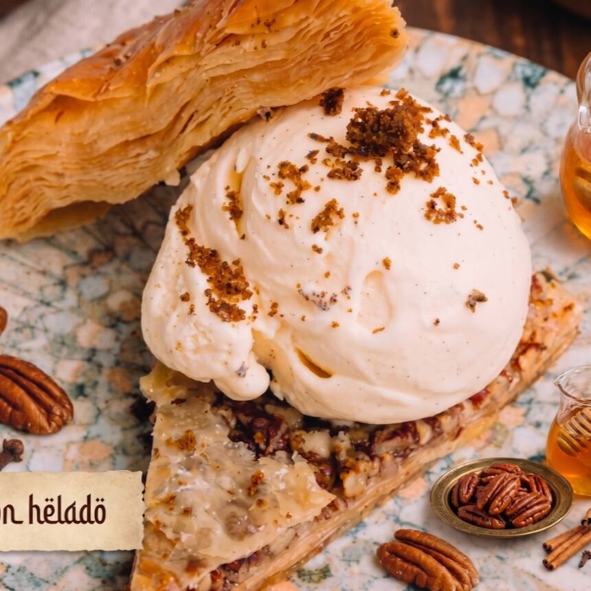 Baklava con Helado de Vainilla