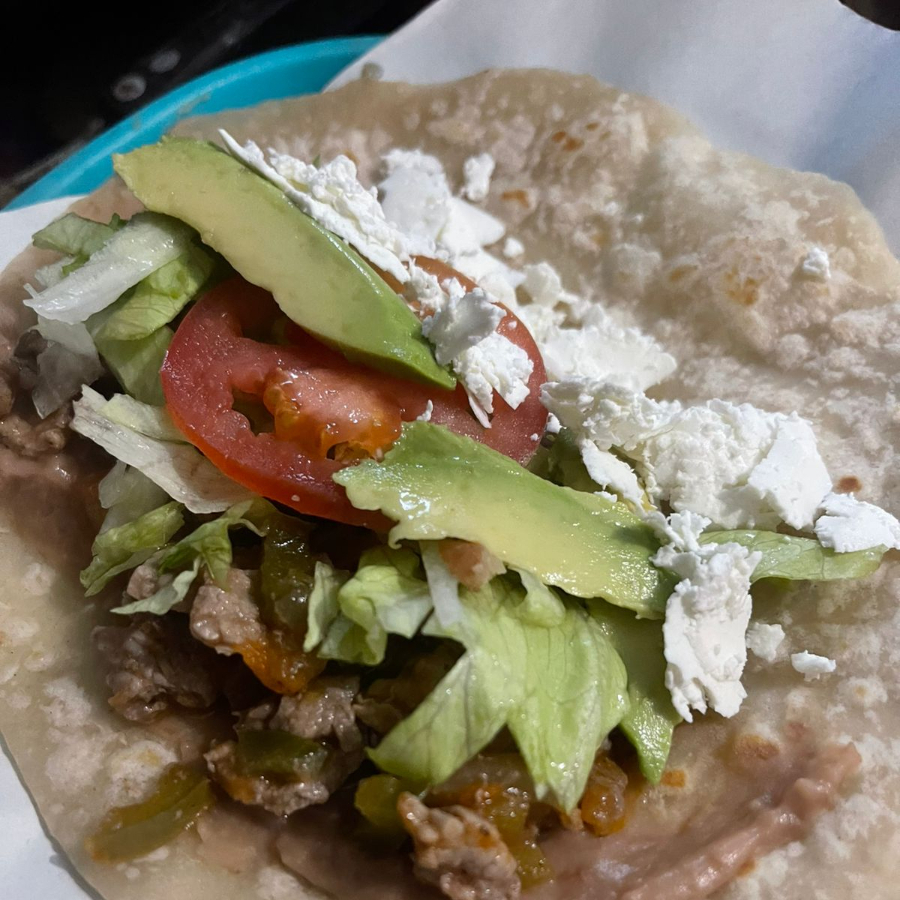 TACO DE HARINA CON CHICHARRON PRENSADO
