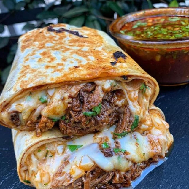 Burrito Birria +  1 Consomé Chico.