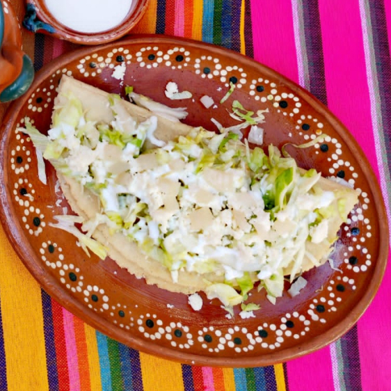 Quesadilla Frita pollo, prensado, papa