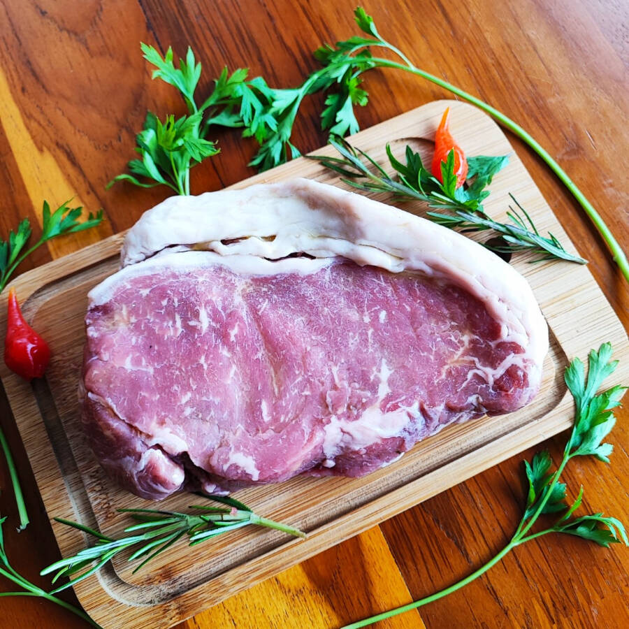 Acompanhamentos: Arroz branco soltinho, feijão, vinagrete, farofa e acompanhamento especial do dia