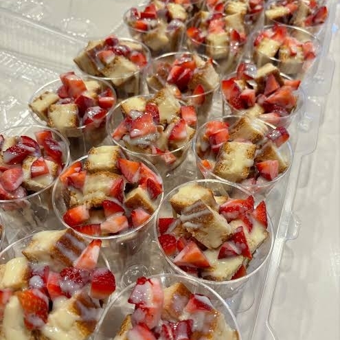 Vaso (MINI) de churrochesscake con fresas