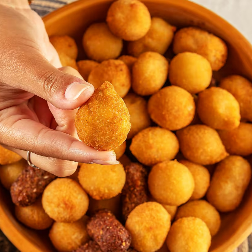 50 Salgadinhos de festa bem gostosos, crocantes e sequinhos. Considerados pelos clientes os melhores da região.