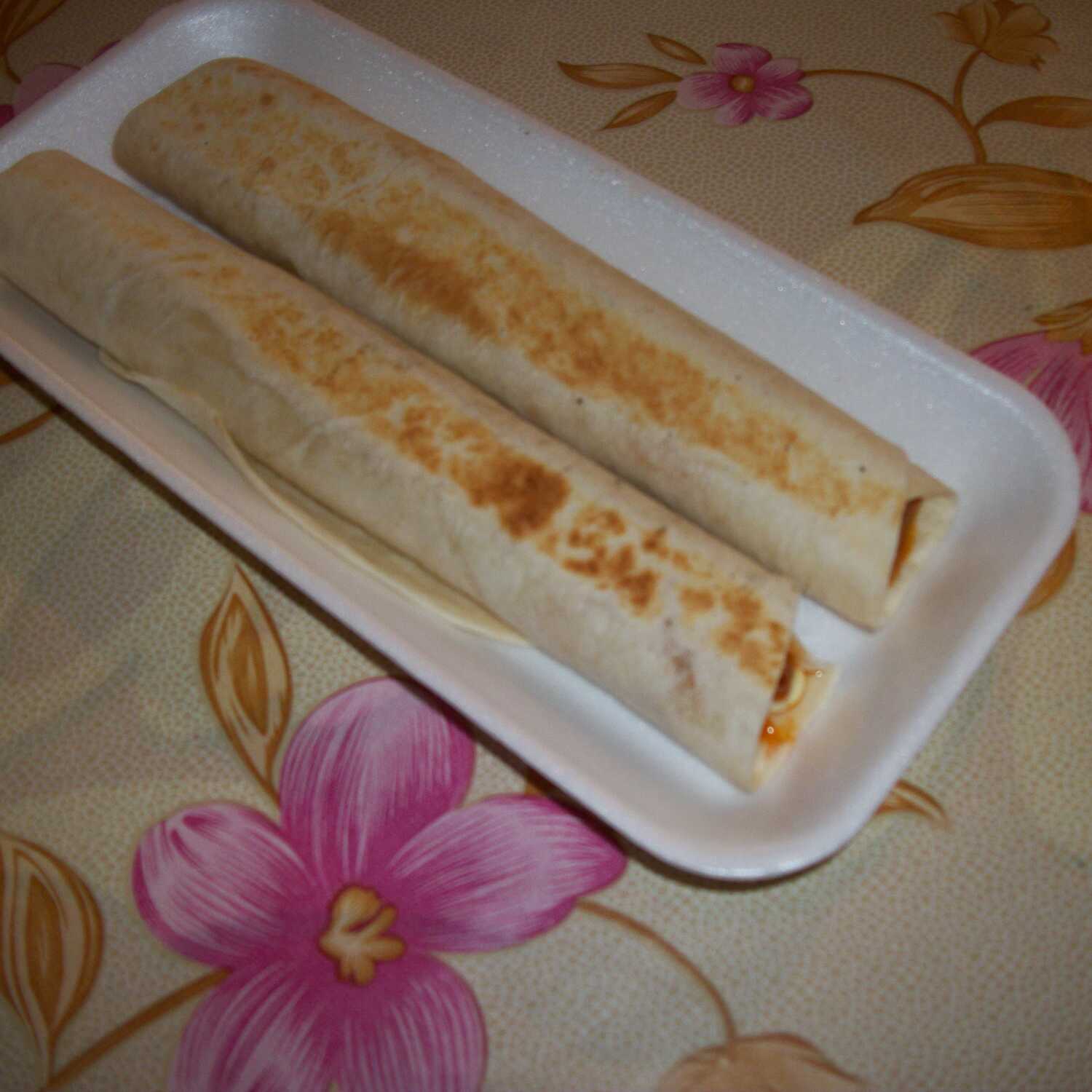 Burritos de asado rojo