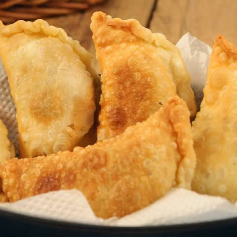Pastelitos de Mechada con Queso *2