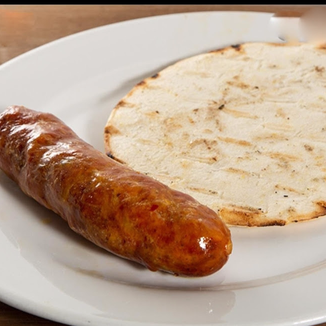 chorizo con arepa