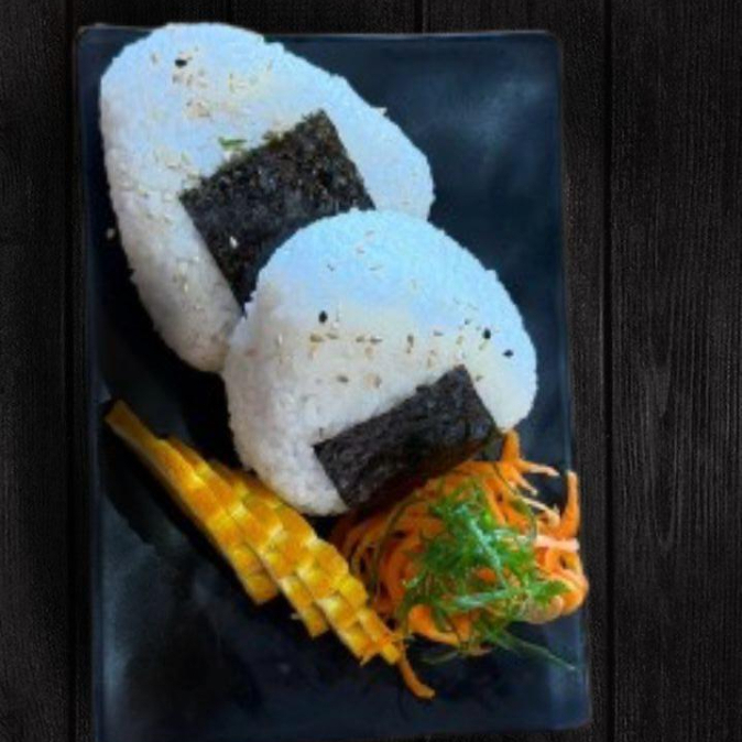 ONIGIRIS DE SURIMI/QUESO CREMA (2 PIEZAS X ORDEN)