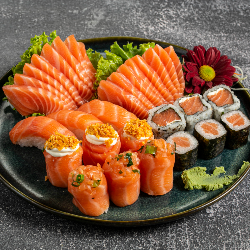 14 sashimis de salmão 3 jyo Doritos 3 uramaki de salmão 3 jyo de salmão batidinho 3 niguiri de salmão 3 hossomaki obs: Não fazemos alterações de itens.