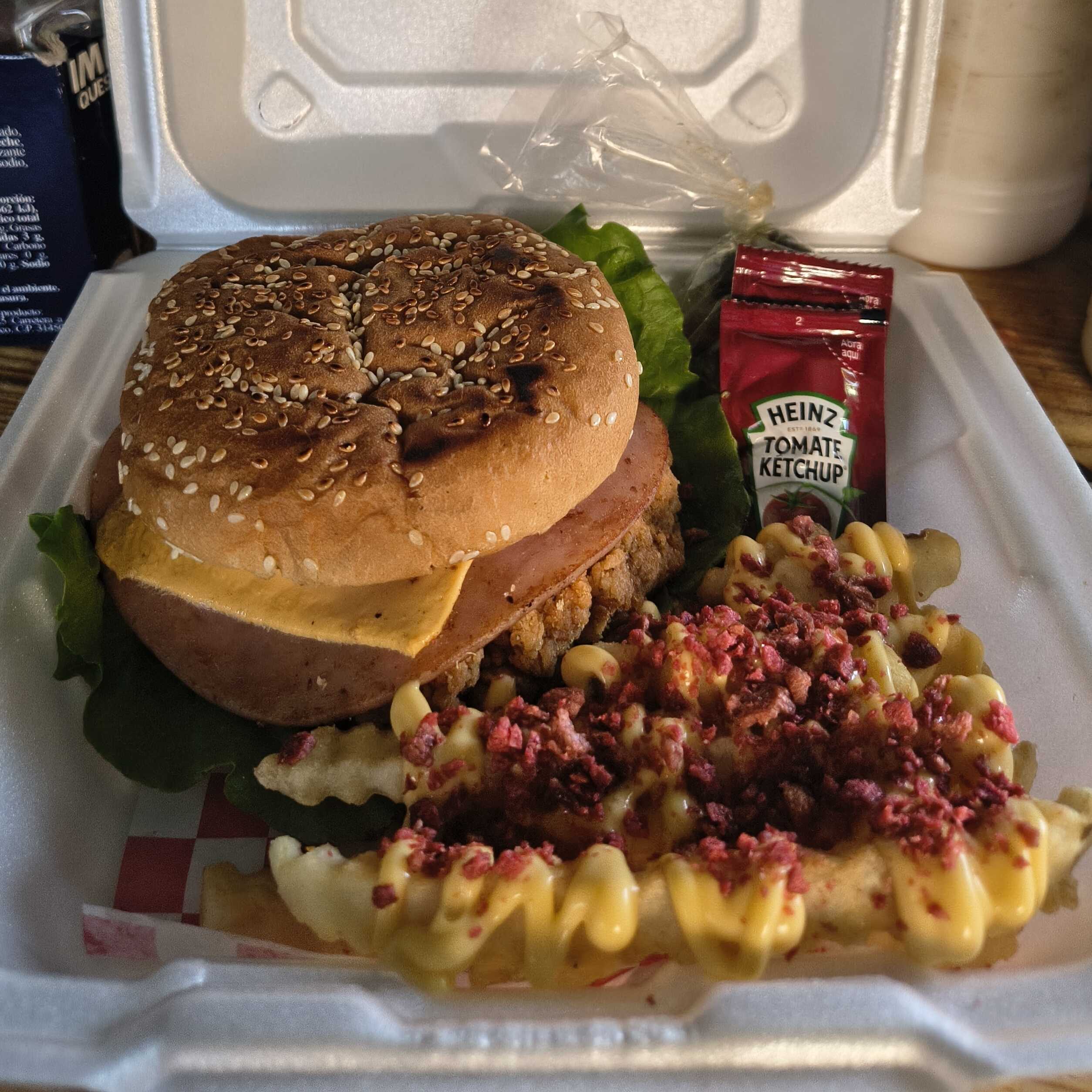 Burger de pollo con papas