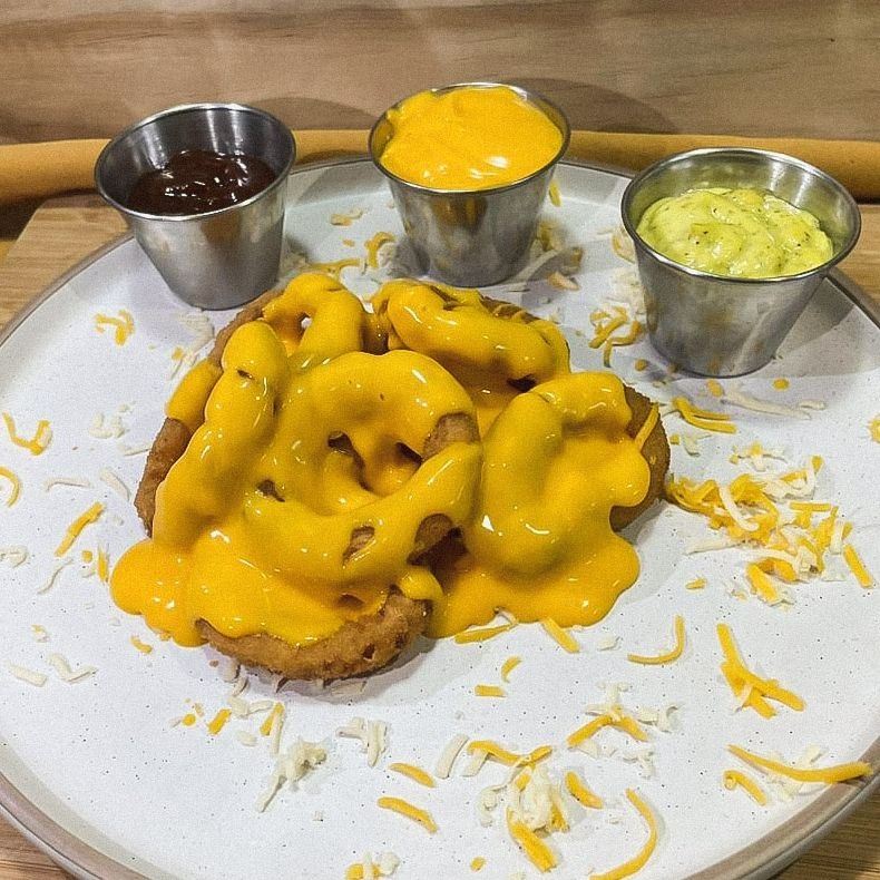 Aros de Cebolla Bañados en Queso Cheddar Pequeños
