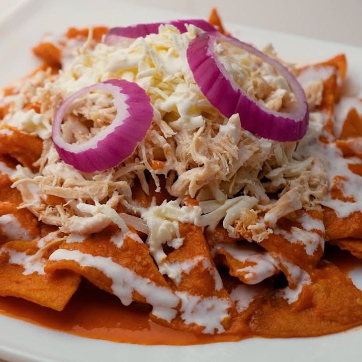 Chilaquiles Rojos con Pollo