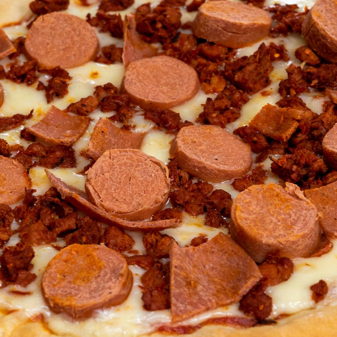 Pizza de carnes frías grande