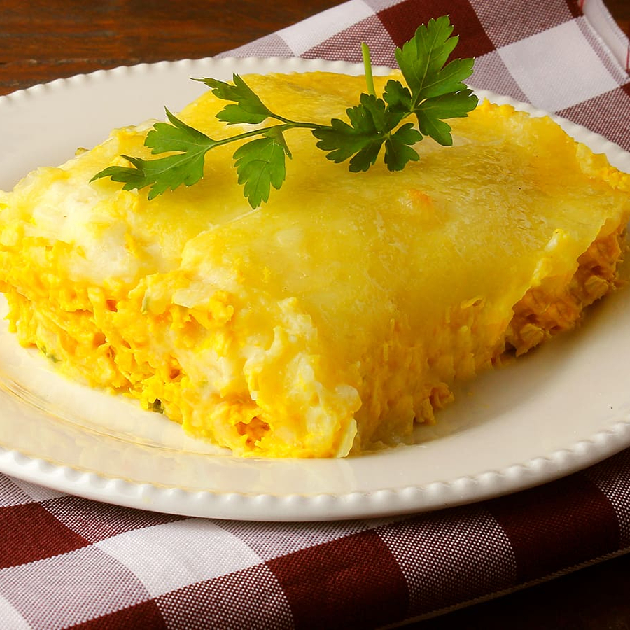 Refeição congelada, 7 minutos no micro ondas e pronto.    Ingredientes: Mandioca, frango, catupiry, leite de vaca, cebola, óleo misto de soja e azeite, alho, pimenta do reino e sal.