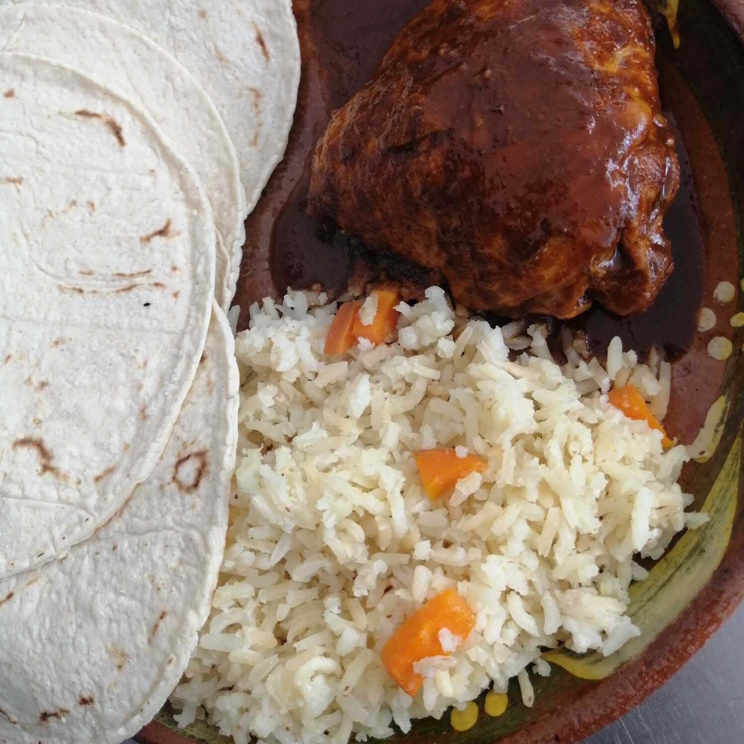 Taco Acorazado de Pollo en Salsa Pasilla