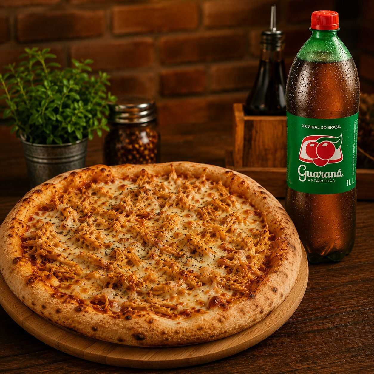 MASSA FINA DE BORBA ALTA LONGA FERMENTAÇÃO, MOLHO DE TOMATE CASEIRO, MUSSARELA, FRANGO DESFIADO E OREGANO. ACOMPANHA TAMBÉM UM GUARANÁ DE 1L.