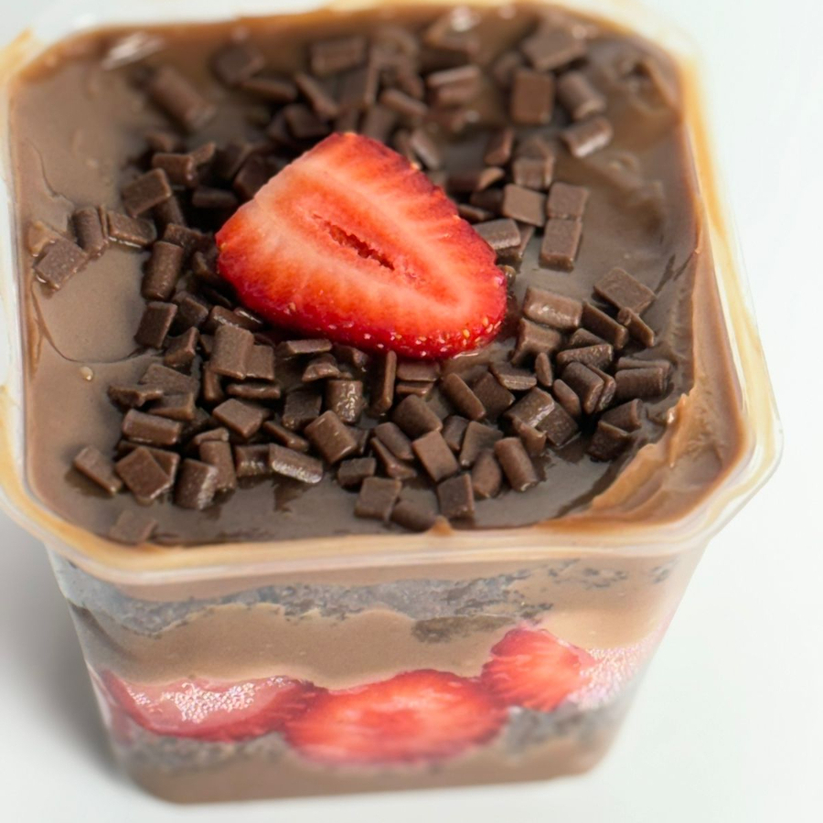 BOLO,BRIGADEIRO E CONFETE