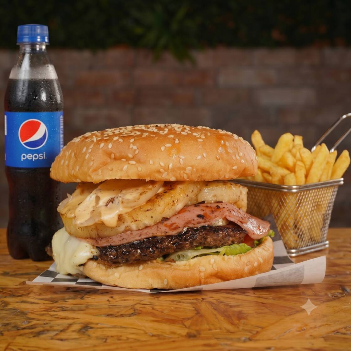 Hamburguesa Hawaiana Combo