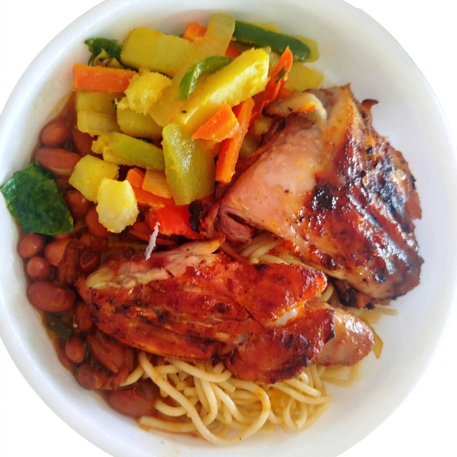 Acompanha, arroz, feijão de caldo, macarrão, farofa, salada