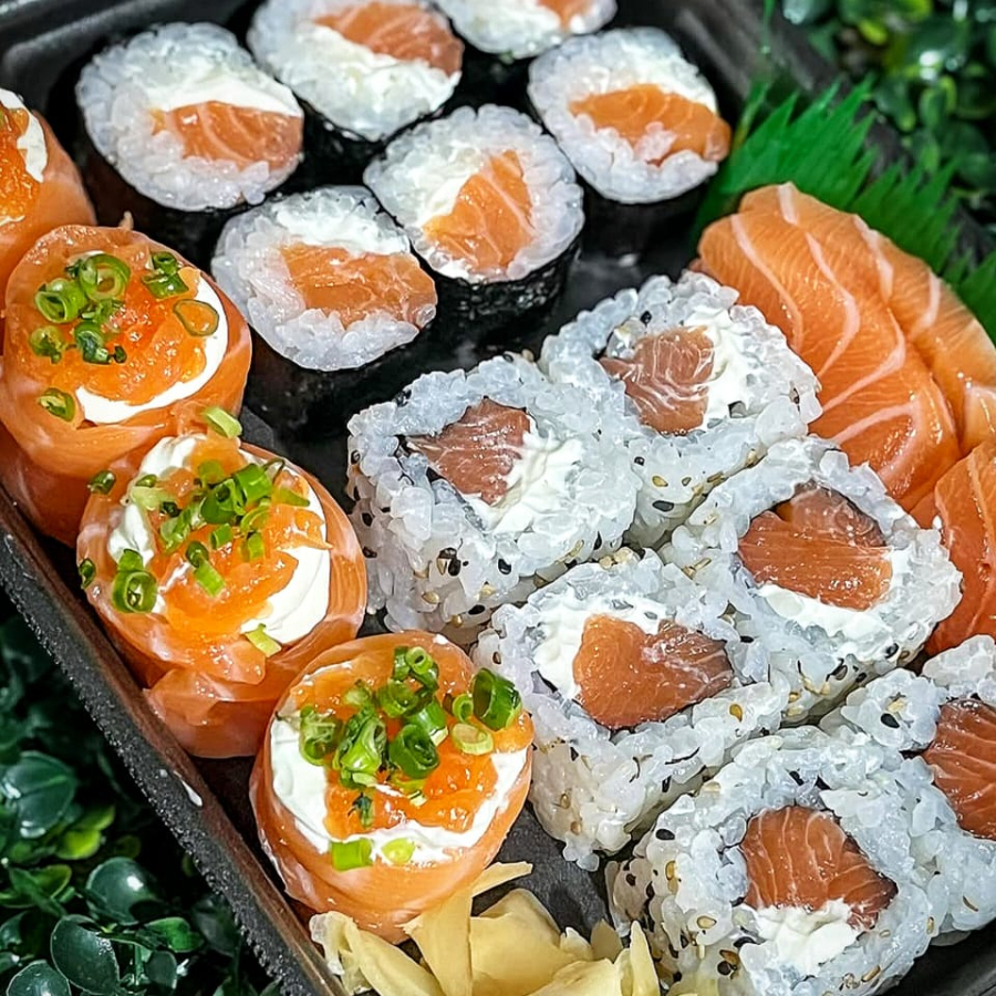 6 hossomaki, 6 Uramaki Filadelphia, 4 Joe especial, 4 sashimi