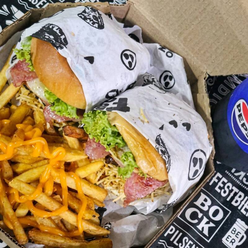 2 hambúrguer especial, 1 batata frita com cheddar, 1 refrigerante 1 Lt
