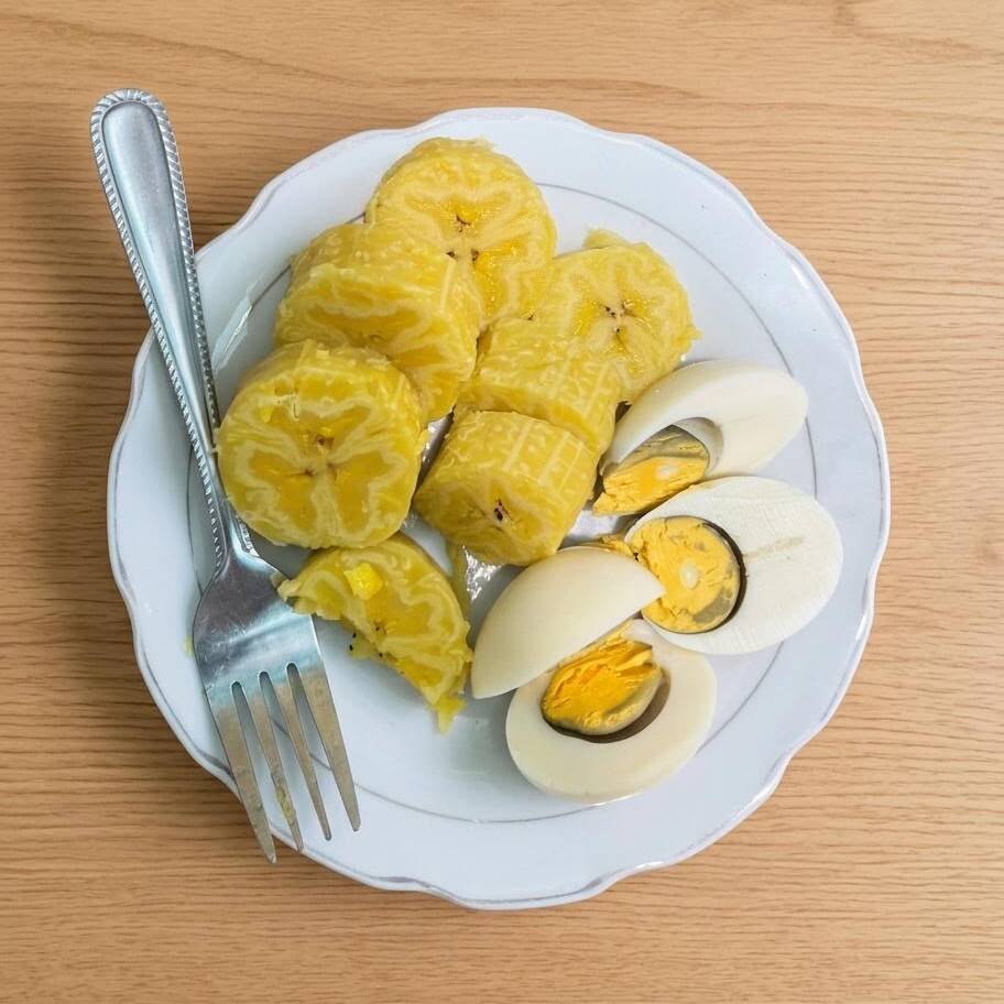 Platano Maduro Cocido con Huevo Cocido