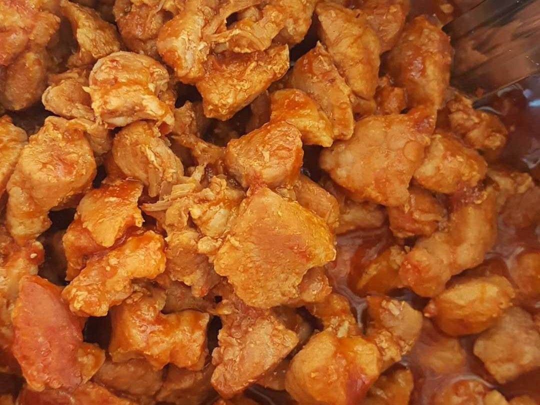 Taco de Pierna de Puerco en Chile Colorado