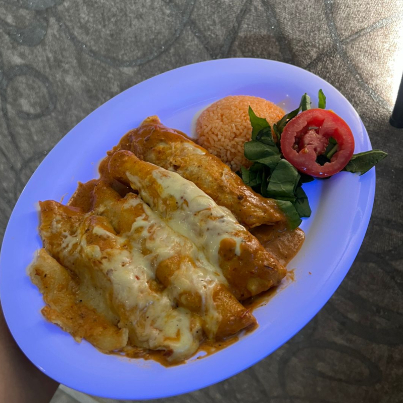 Enchiladas en Salsa de Chipotle