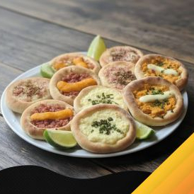 Kit com 10 Esfihas de 11cm, sendo: 02 de Frango com Requeijão, 02 de Queijo, 02 de Calabresa com Cheddar, 02 de 4 Queijos e 02 de Presunto e Queijo. Recheio de Frango contem cebola e tomate!