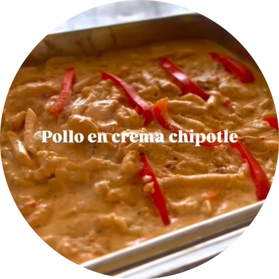 POLLO EN CREMA CHIPOTLE, PASTA, 2 GUARNICIONES