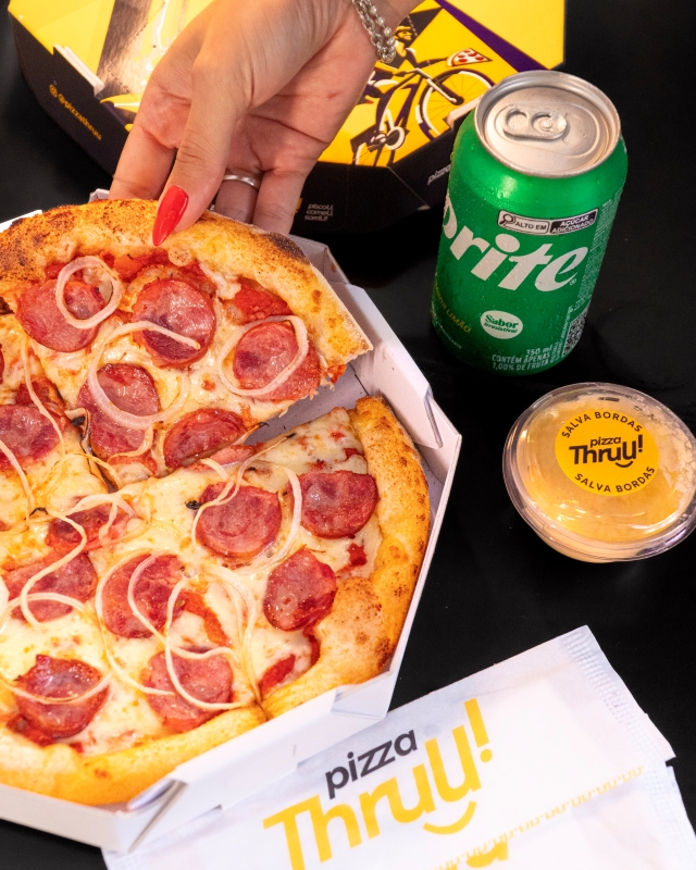 1 Pizza DO DIA + 1 Refrigerante + 1 Salva Bordas