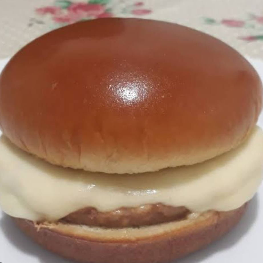 Pão gourmet, hambúrguer artesanal de 120 gramas, queijo, presunto e maionese