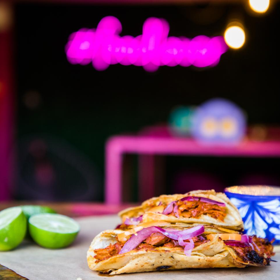 Caja taquera C/10 doraditos.