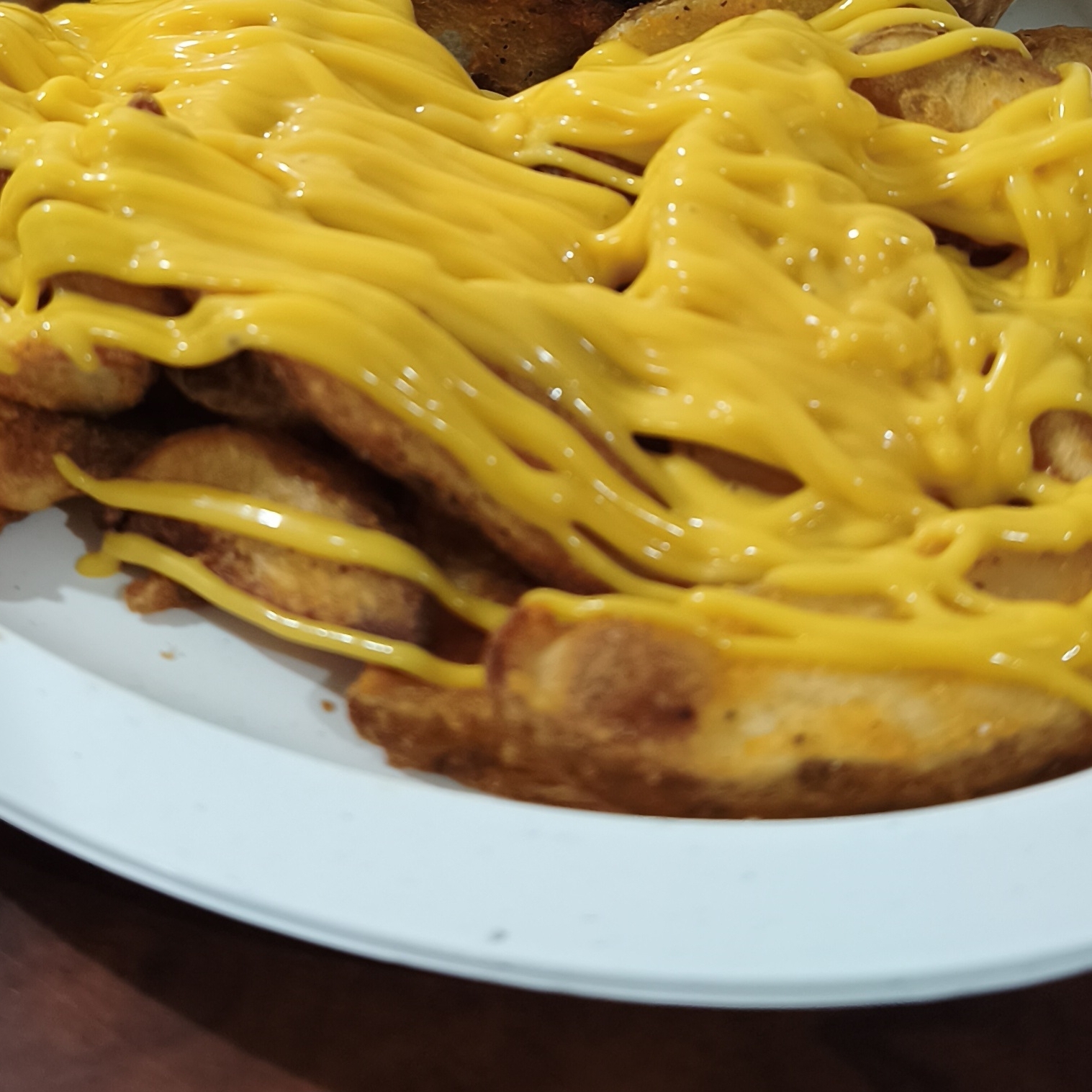 Papas con Tocino y Queso Amarillo