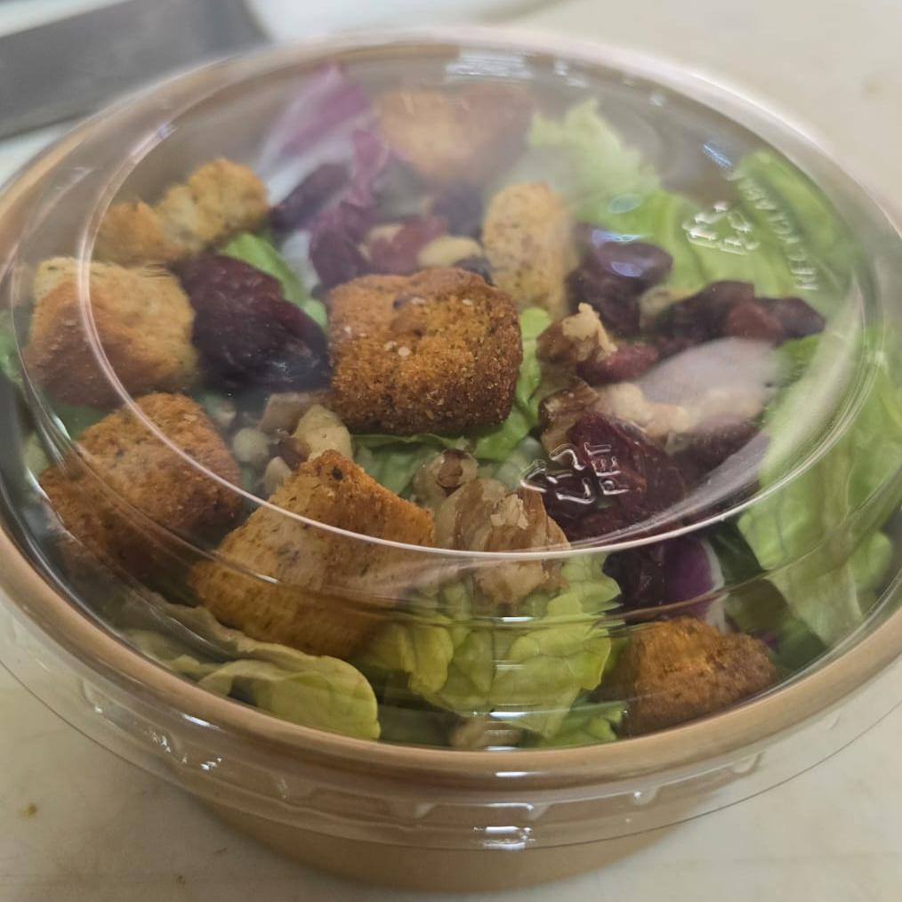 Combo de Ensalada y Agua del Día