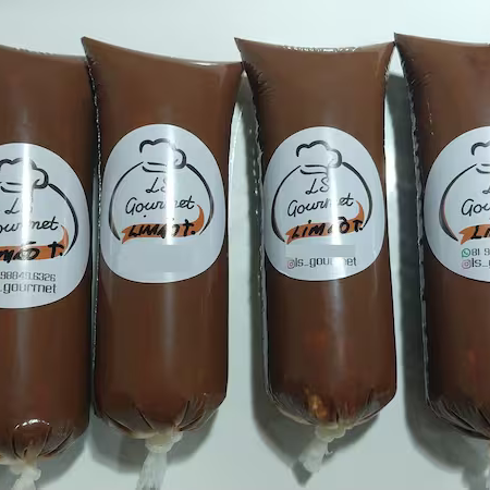 Uma base cremosa, com recheio azedinho do limão e uma casquinha crocante de chocolate nobre meio amargo por fora. Irresistível!