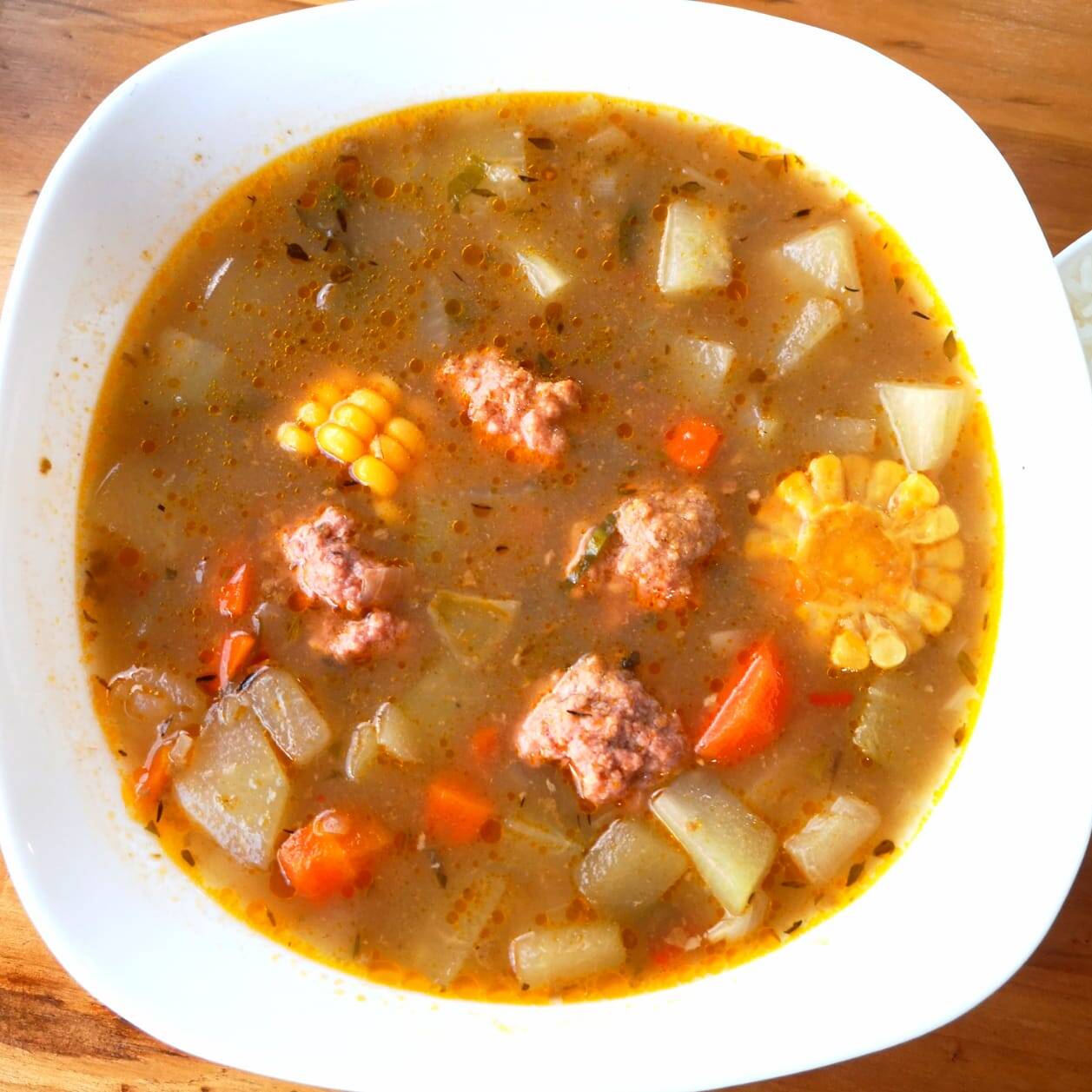 Sopa de Albóndigas Grande