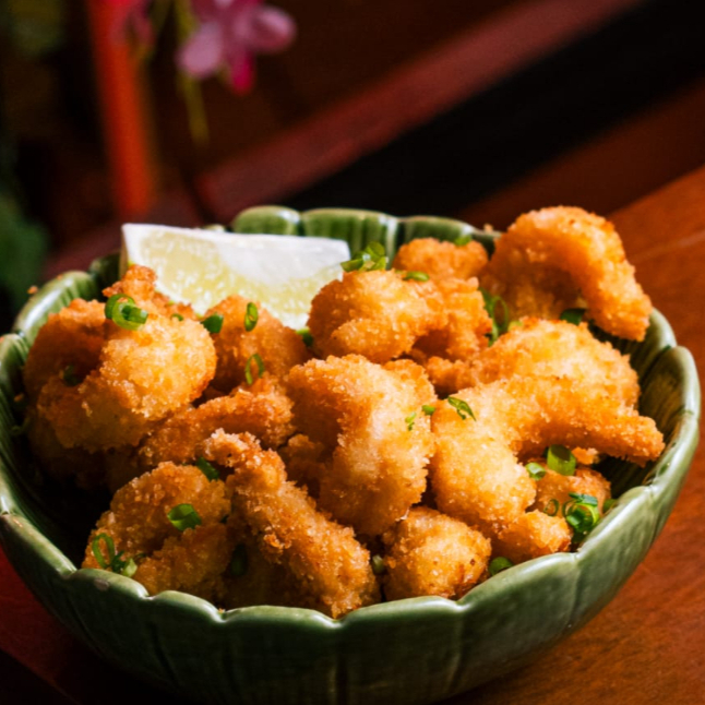 Camarões médios empanados na farinha panko. Acompanha ketchup japonês